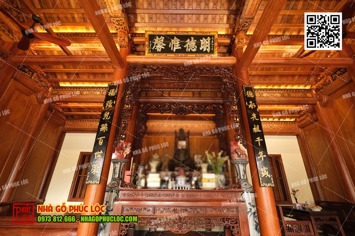 Bố trí nội thất gian thờ thể hiện lòng tôn kính với tổ tiên