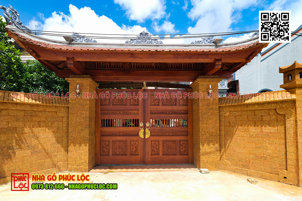 Màu sắc phù hợp với cổng nhà thờ họ